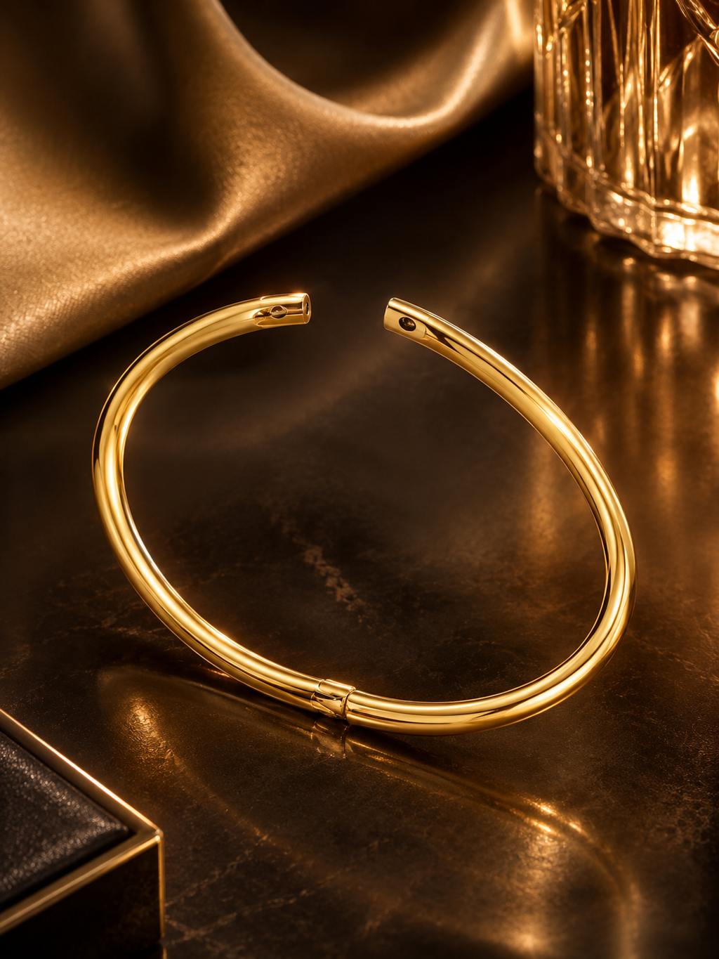 Bangle Bracelet Plain. 18K Gold Plated Stainless Steel.