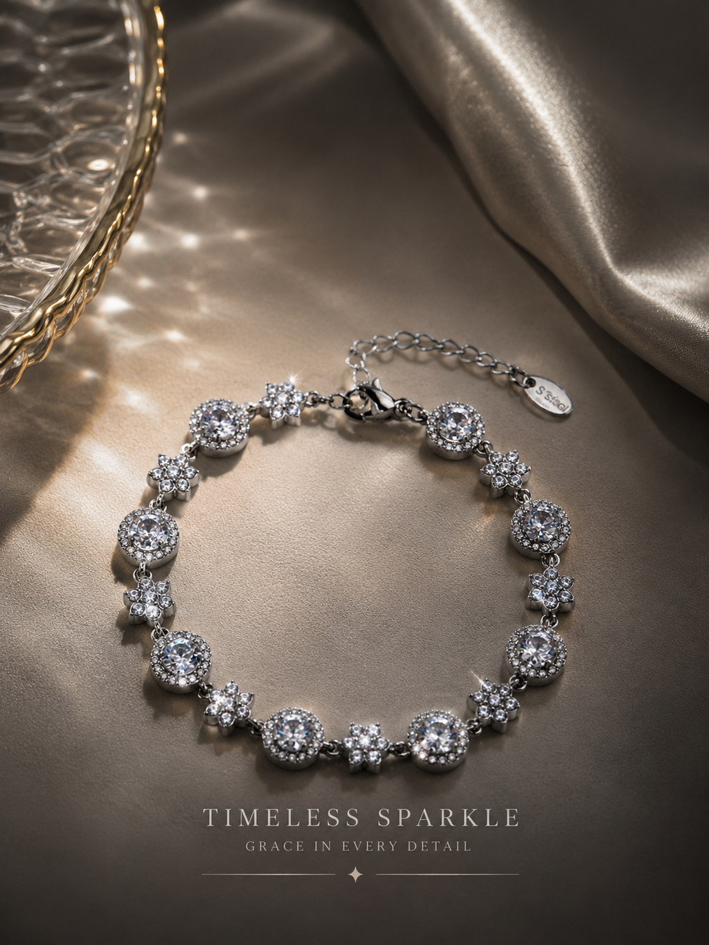 Bracelet: Six leaf Zircon Flower Bracelet 18K Gold Plated & Stainless.