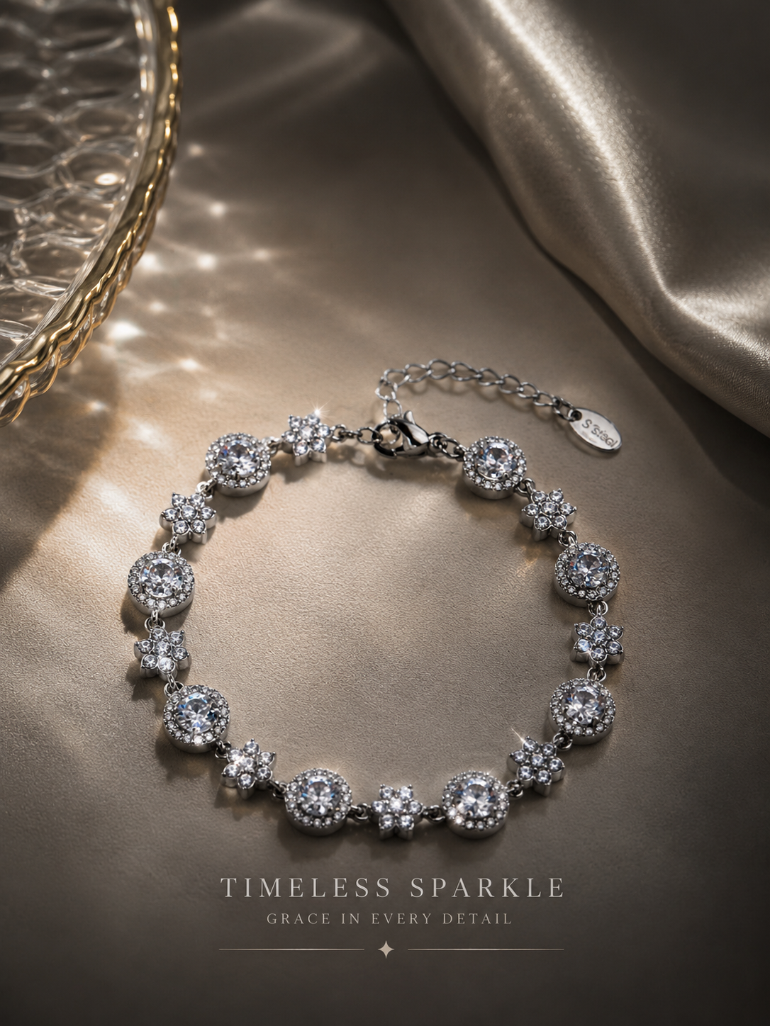 Bracelet: Six leaf Zircon Flower Bracelet 18K Gold Plated & Stainless.